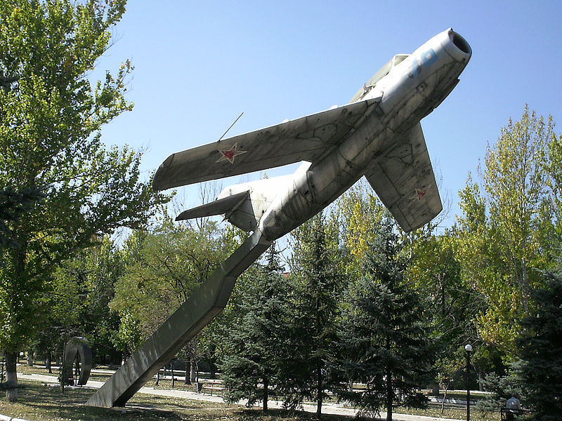 Illustration for article titled The Many Monuments To Russia's Beloved MiG